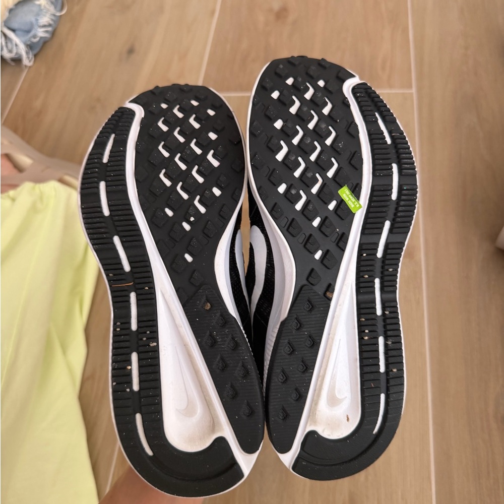 Nike run swift tennis shoes - Picture 5 of 6